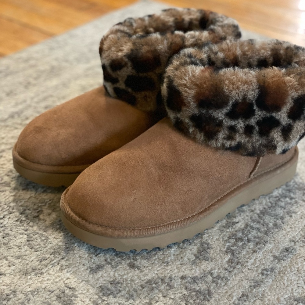 UGG - Classic Mini with Fluff Leopard Print